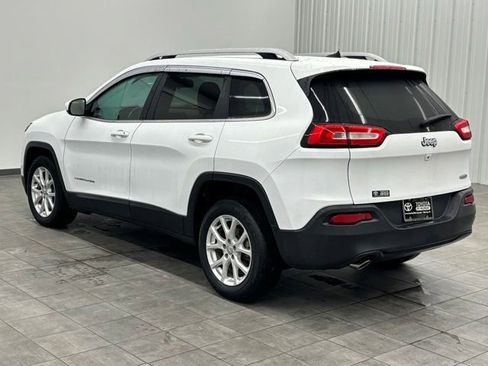 Used 2017 Jeep Cherokee Latitude FWD image 4