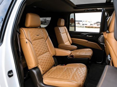 Used 2021 Cadillac Escalade ESV Sport w/ Driver Assist Tech Package image 31