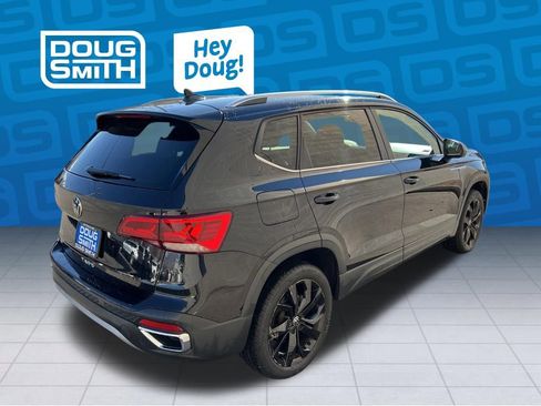 Used 2024 Volkswagen Taos SE image 6