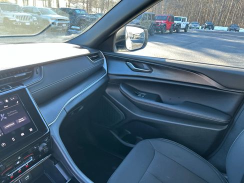 Used 2025 Jeep Grand Cherokee L Laredo w/ Luxury Tech Group I image 38