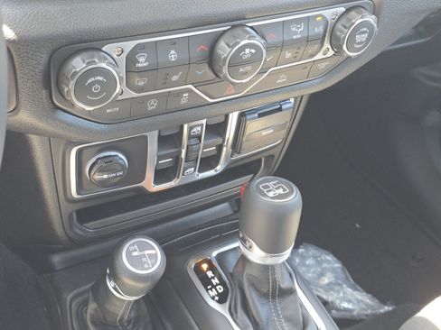 New 2026 Jeep Gladiator Sport AWD/4WD image 6