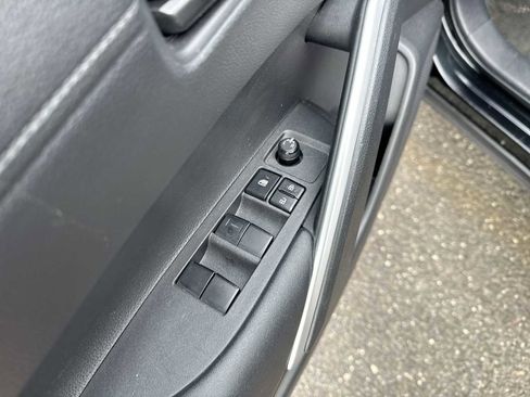 Used 2023 Toyota Corolla Cross LE image 22