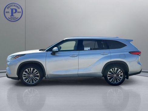 Used 2021 Toyota Highlander Platinum AWD/4WD image 4
