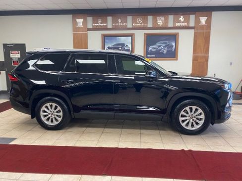Used 2024 Toyota Grand Highlander FWD image 3