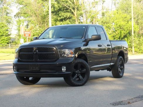 Used 2018 RAM 1500 Express w/ Black Ram 1500 Express Group AWD/4WD image 3