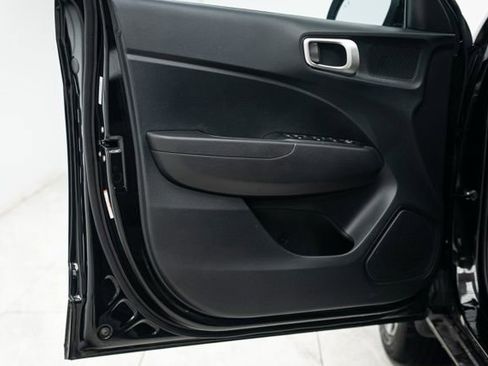 Used 2023 Hyundai Venue SEL image 22