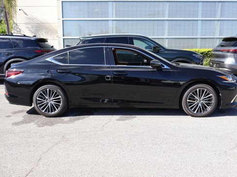 Used 2023 Lexus ES 350 w/ Premium Package image 11