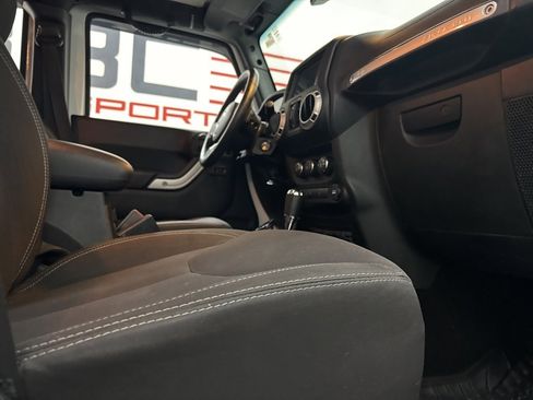 Used 2017 Jeep Wrangler Unlimited Sahara image 55