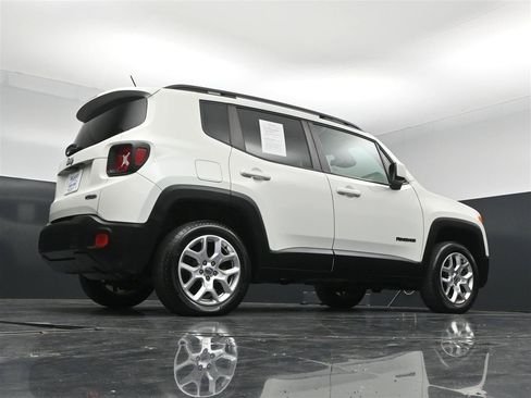 Used 2017 Jeep Renegade Latitude AWD/4WD image 32