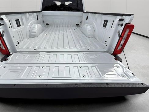 Used 2025 Ford F250 XLT w/ FX4 Off-Road Package image 28