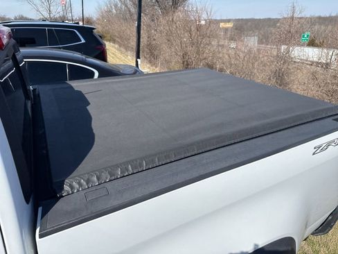 Used 2022 Chevrolet Colorado ZR2 image 16