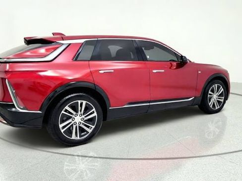 Used 2024 Cadillac Lyriq Luxury AWD/4WD image 9