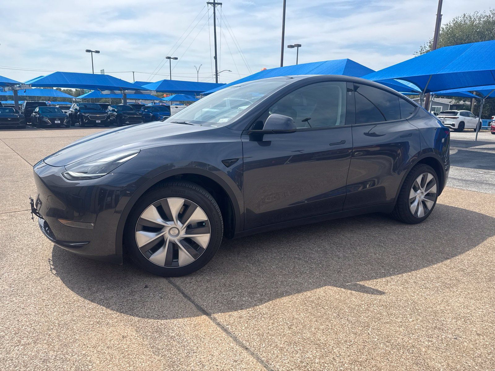 Used 2024 Tesla Model Y Long Range AWD/4WD image 1