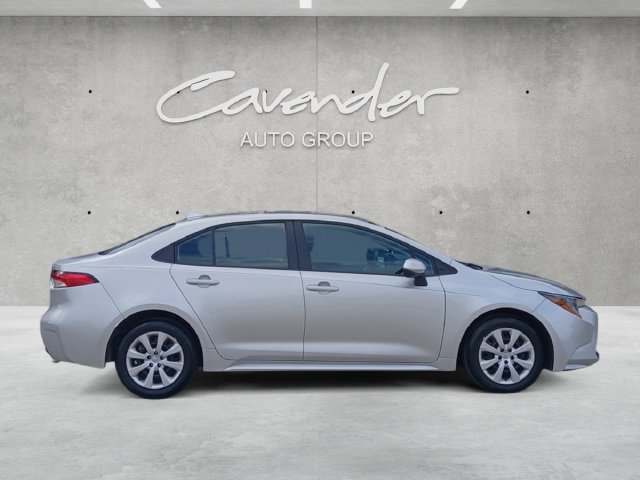 Used 2025 Toyota Corolla LE FWD image 18