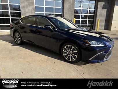 Used 2020 Lexus ES 300h w/ Premium Package