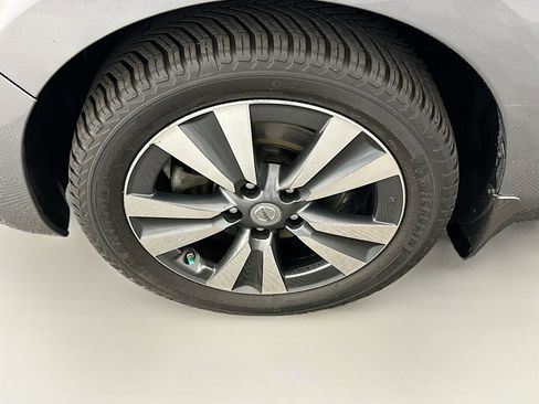 Used 2015 Nissan Leaf SL FWD image 11