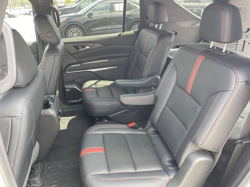 Used 2024 Chevrolet Traverse RS AWD/4WD image 23