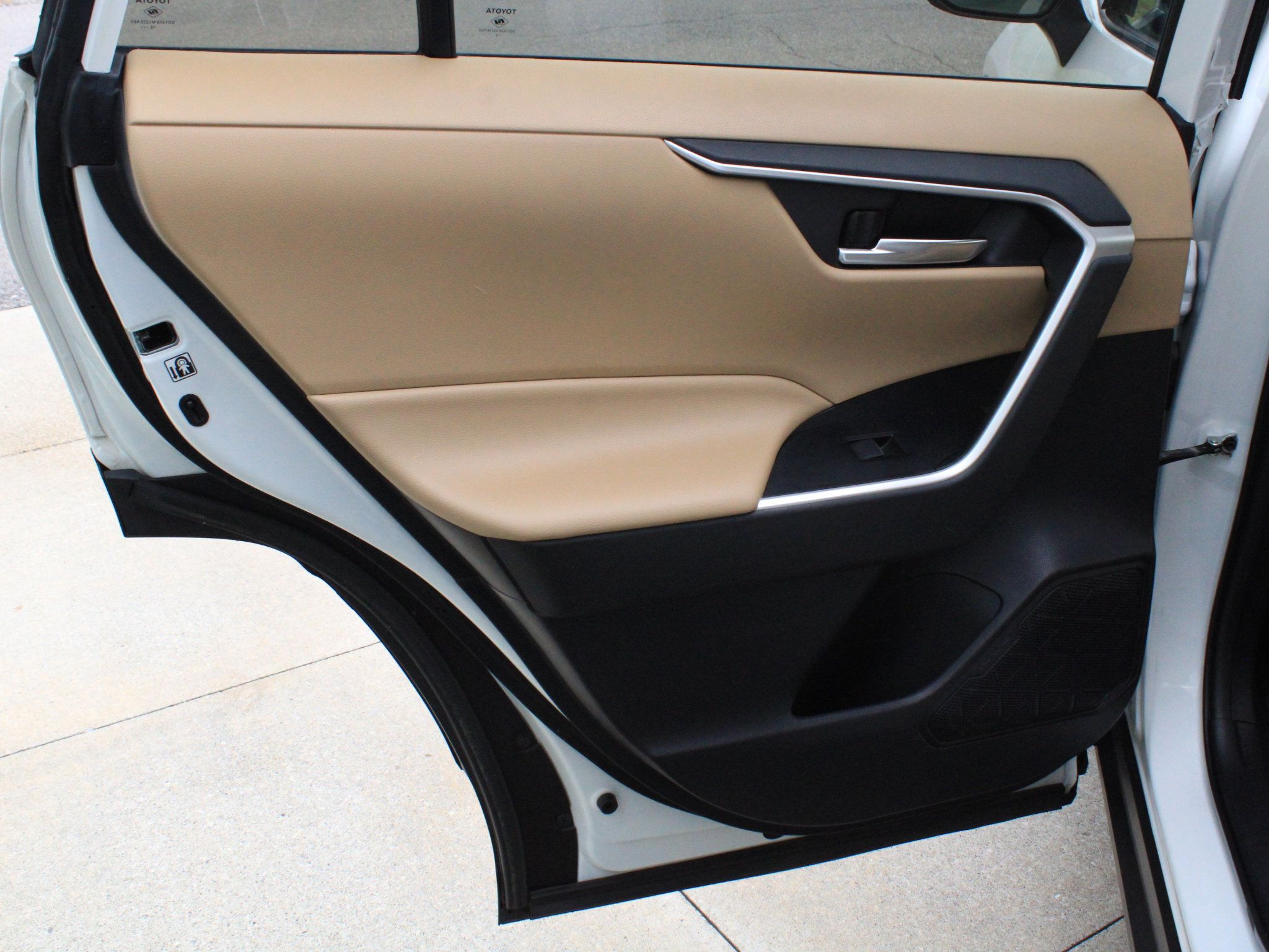 Used 2020 Toyota RAV4 XLE Premium AWD/4WD image 30