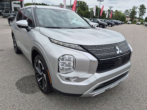 Used 2024 Mitsubishi Outlander SE FWD image 9