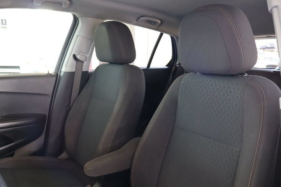Used 2020 Chevrolet Trax LS w/ Tint and Cruise Package FWD image 15