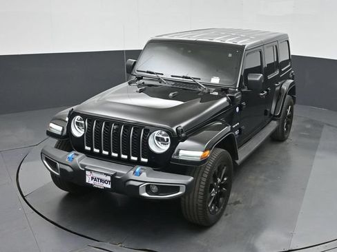 Used 2022 Jeep Wrangler Unlimited Sahara w/ Cold Weather Group AWD/4WD image 35