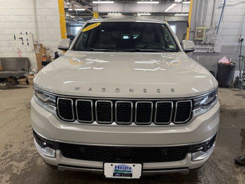 Used 2022 Jeep Wagoneer Series III w/ Premium Group I image 2