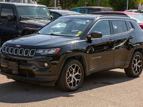 Used 2024 Jeep Compass Latitude AWD/4WD image 9