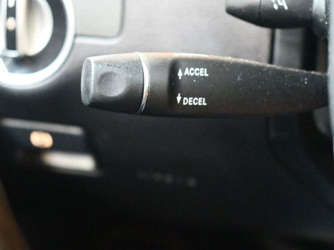 Used 2014 Mercedes-Benz GL 450 4MATIC image 71