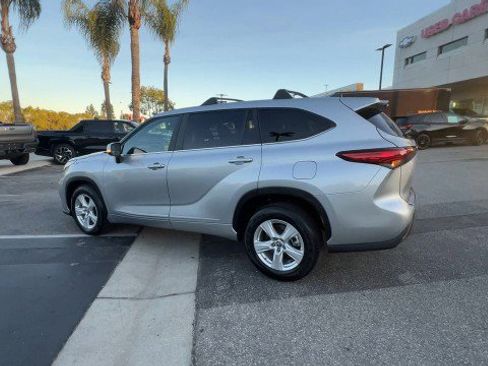 Used 2023 Toyota Highlander LE image 6