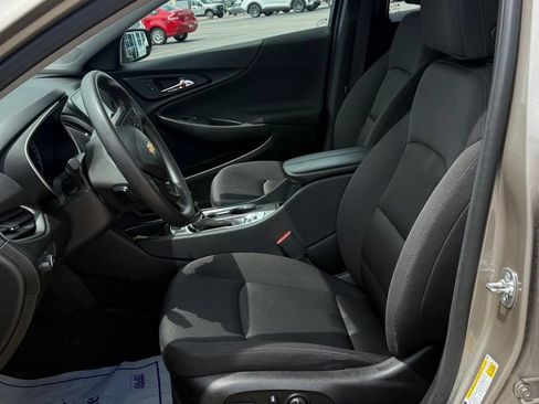 Used 2025 Chevrolet Malibu LT FWD image 9