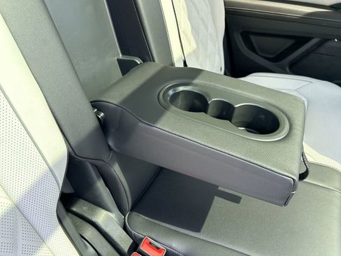 Used 2024 Volkswagen Atlas Cross Sport SEL Premium R-Line image 48