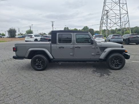 Used 2023 Jeep Gladiator Sport AWD/4WD image 4