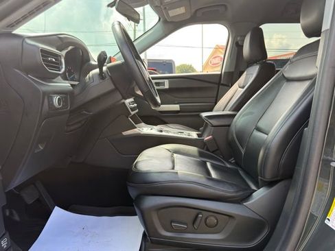 Used 2022 Ford Explorer XLT w/ Equipment Group 202A AWD/4WD image 15