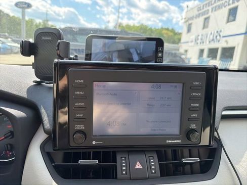 Used 2020 Toyota RAV4 XLE Premium FWD image 24