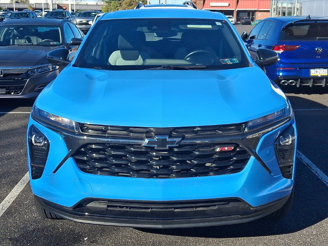 Used 2024 Chevrolet Trax RS FWD image 2