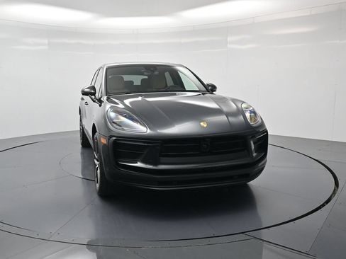 Used 2026 Porsche Macan AWD/4WD image 33
