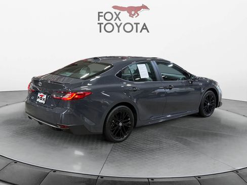 Used 2025 Toyota Camry SE image 6