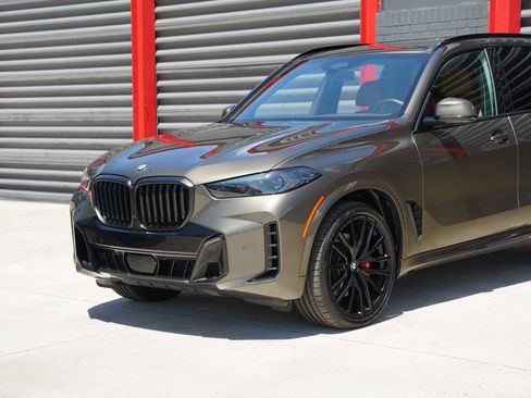 Used 2025 BMW X5 sDrive40i w/ M Sport Package RWD image 2