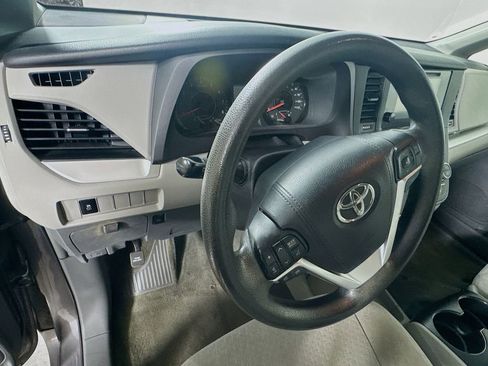 Used 2015 Toyota Sienna LE image 11