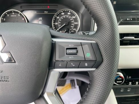 New 2026 Mitsubishi Outlander SE FWD image 17