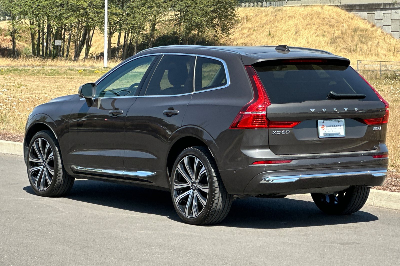 Used 2023 Volvo XC60 B5 Ultimate w/ Protection Package Premier AWD/4WD image 5