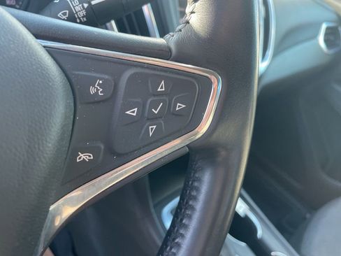 Used 2020 Chevrolet Equinox LT w/ Driver Convenience Package image 12