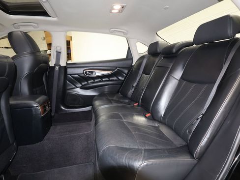 Used 2017 INFINITI Q70 L 3.7 w/ Deluxe Touring Package AWD/4WD image 15