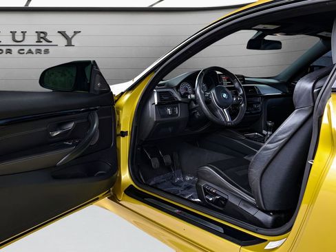 Used 2018 BMW M4 Coupe RWD image 16