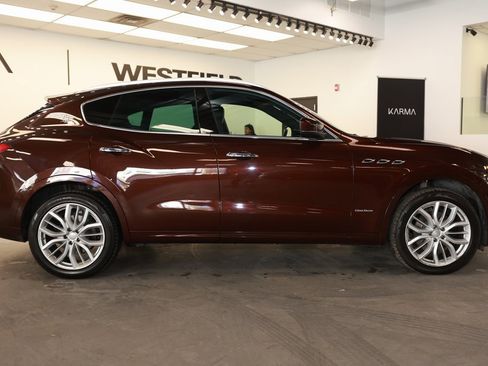 Used 2019 Maserati Levante GranLusso image 8