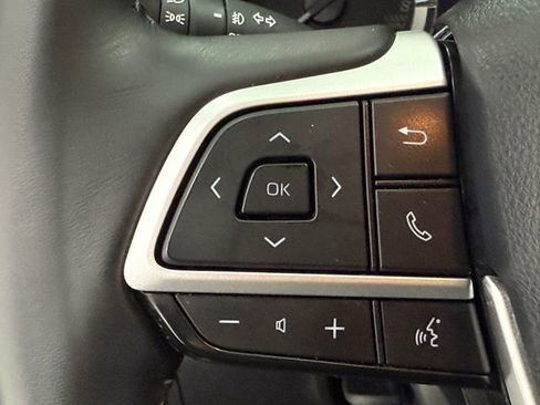 Used 2023 Toyota Highlander XLE FWD image 10