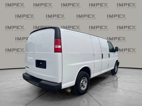 Used 2017 Chevrolet Express 2500 RWD image 3