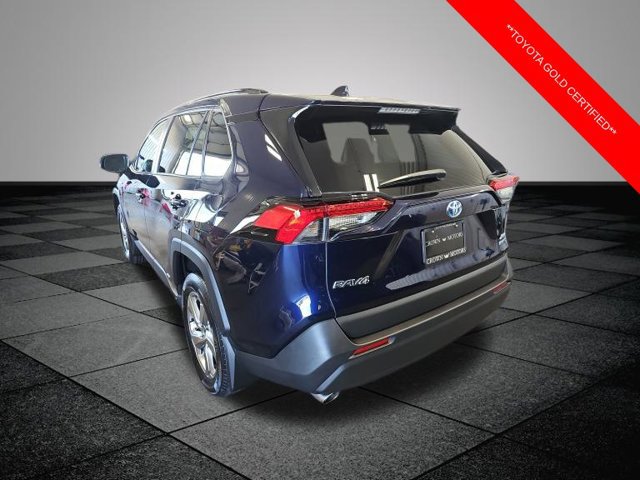 Used 2021 Toyota RAV4 XLE Premium AWD/4WD image 4