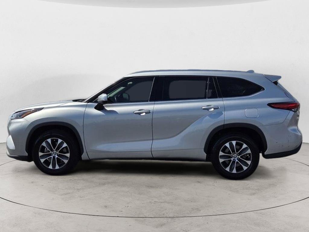 Used 2021 Toyota Highlander XLE FWD image 6