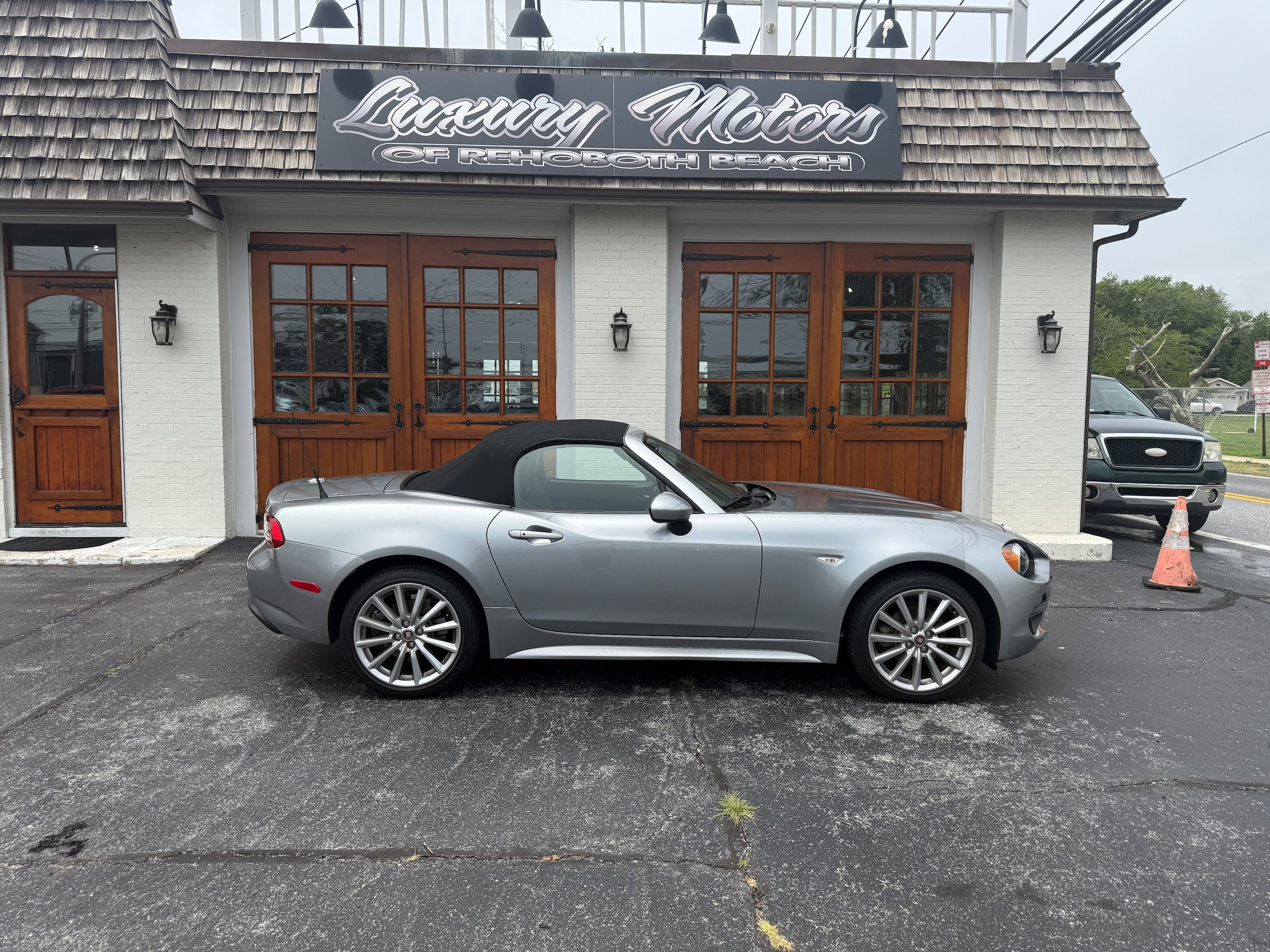 Used 2017 FIAT 124 Spider Lusso RWD image 1